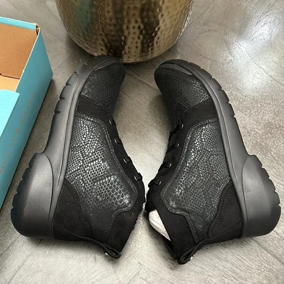 Bzees Kick Back Women's Machine Washable Boots - Picture 6 of 13